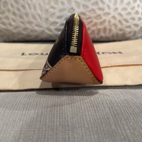 Louis Vuitton 2021 Christmas Animation Pencil Pouch London - Picture 4 of 16